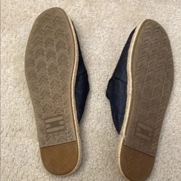 TOMS Women's Black Mules with Tan Sole - Picture 5 of 5